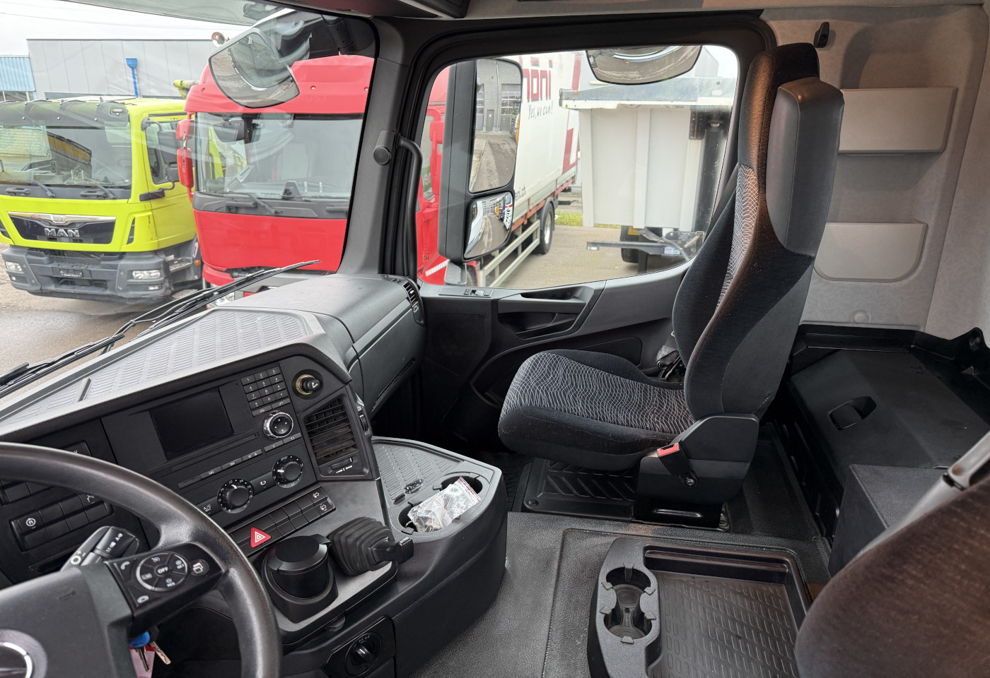 MOTO6625_2771448 vehicle image