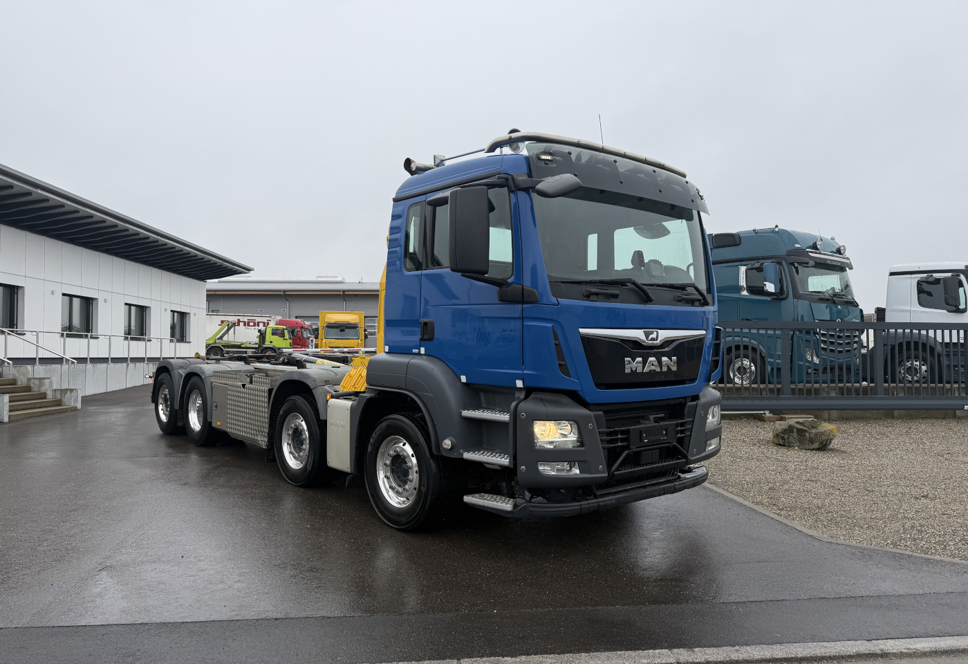 MOTO6625_2773136 vehicle image