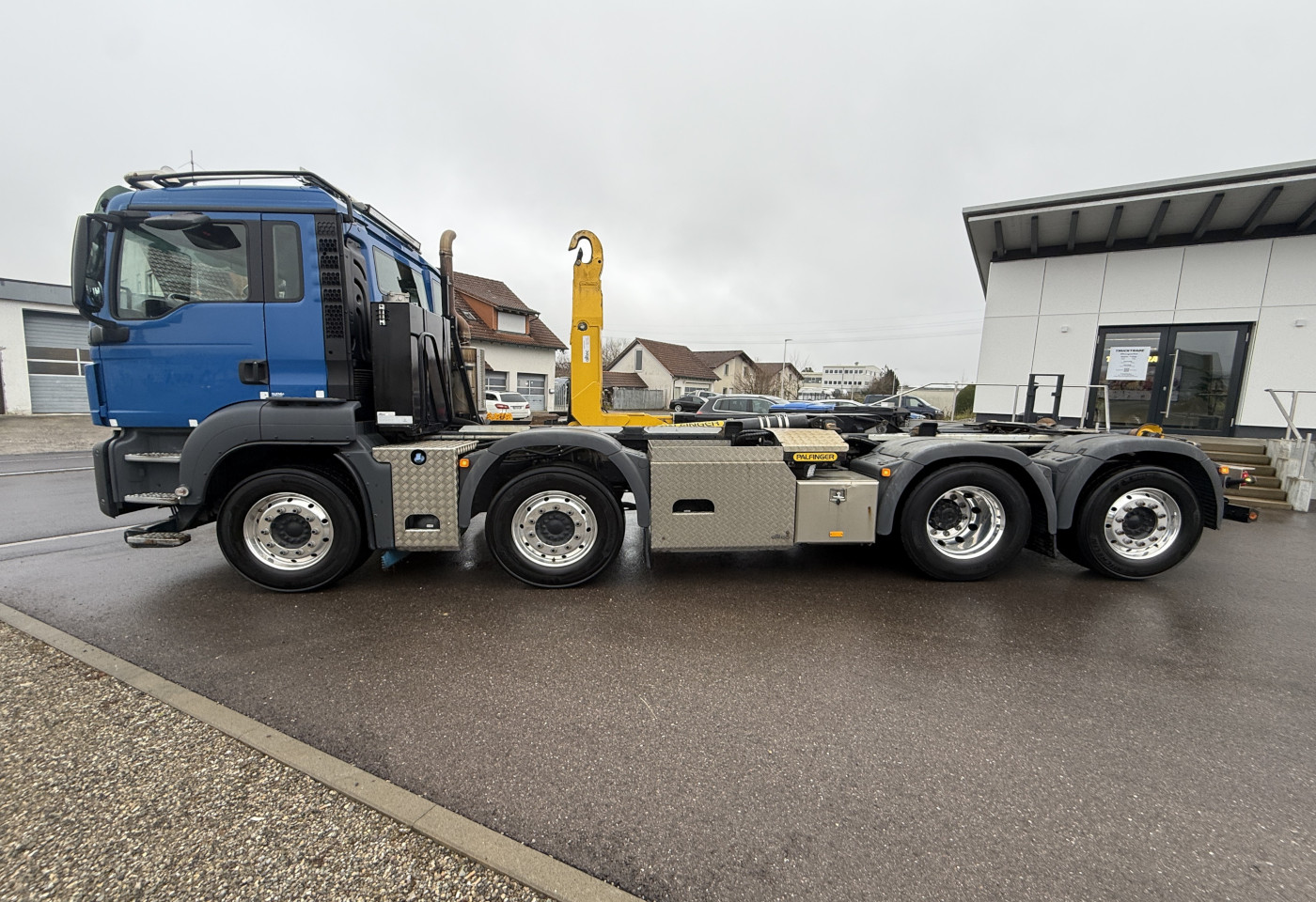 MOTO6625_2773136 vehicle image