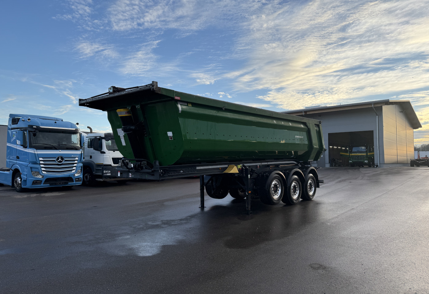 MOTO6625_2777982 vehicle image