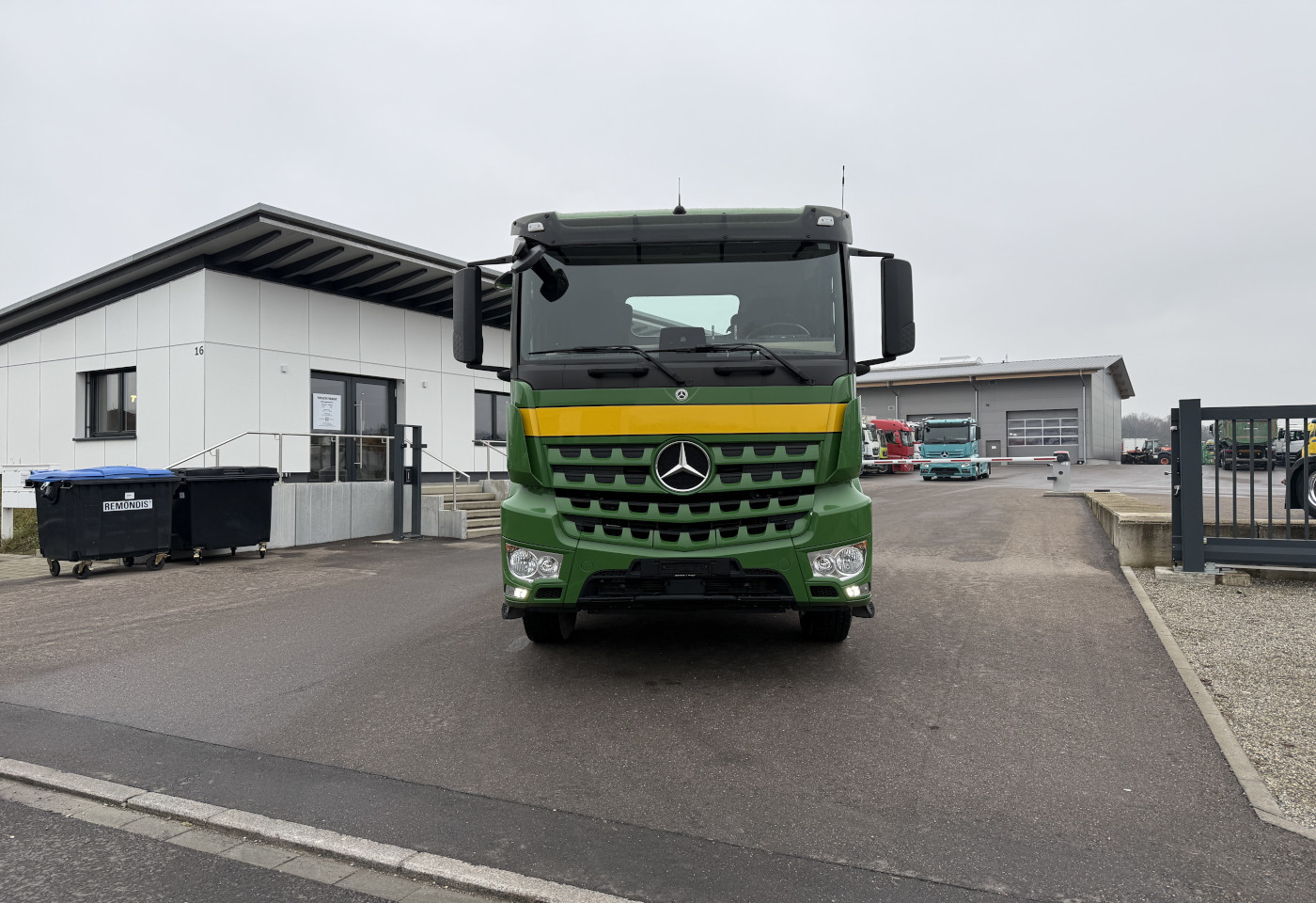 MOTO6625_2778600 vehicle image