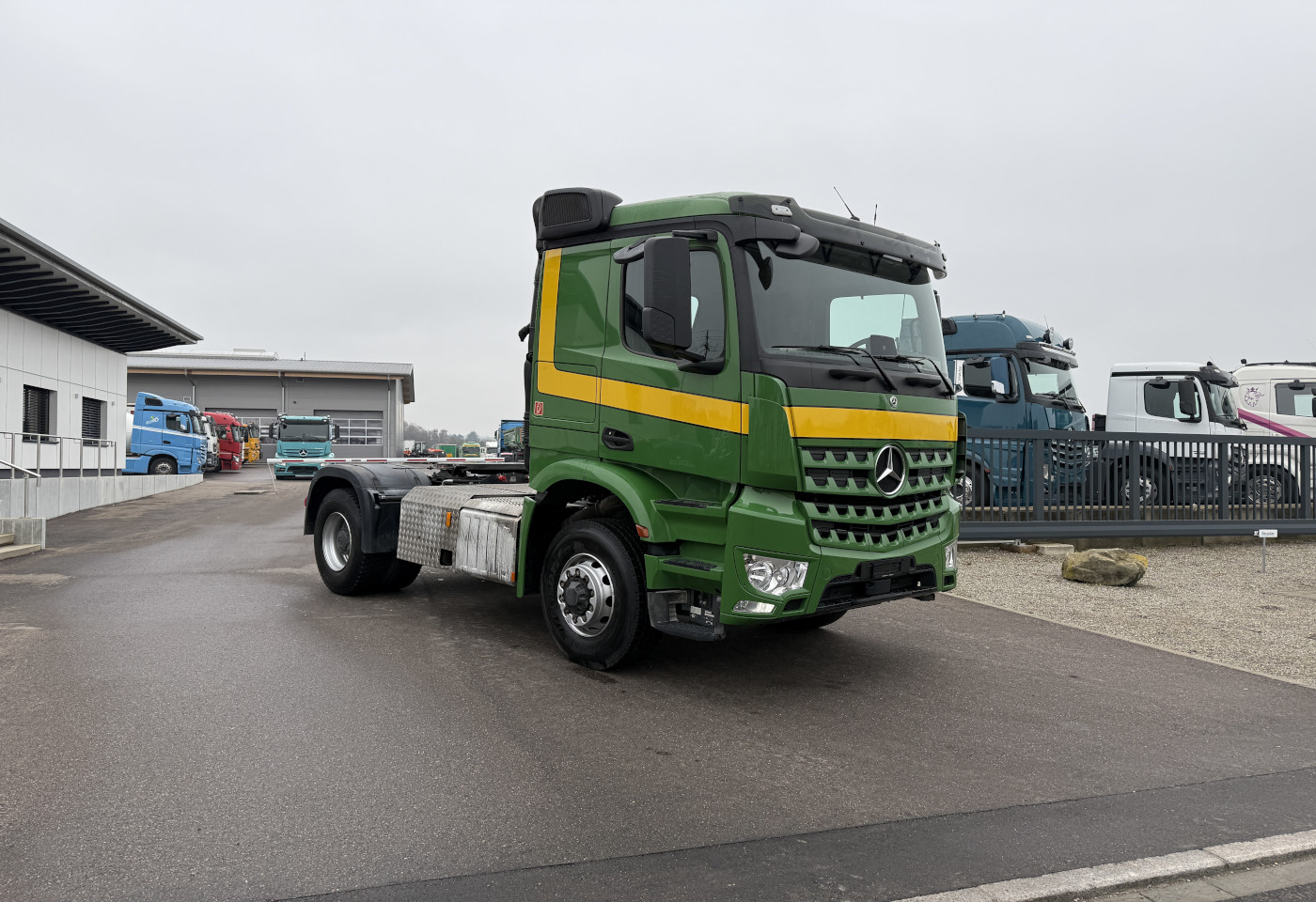 MOTO6625_2778600 vehicle image