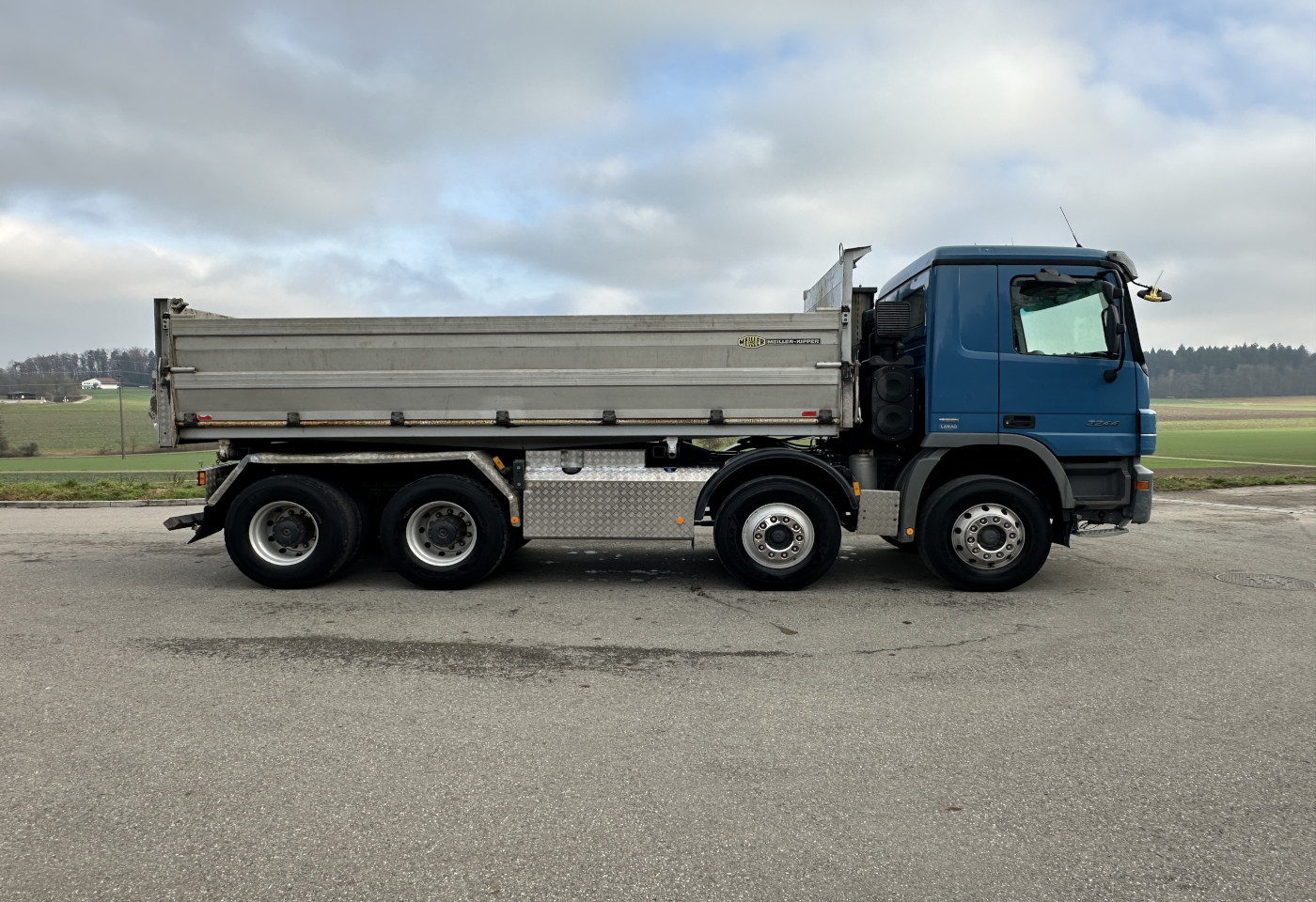 MOTO6625_2782104 vehicle image