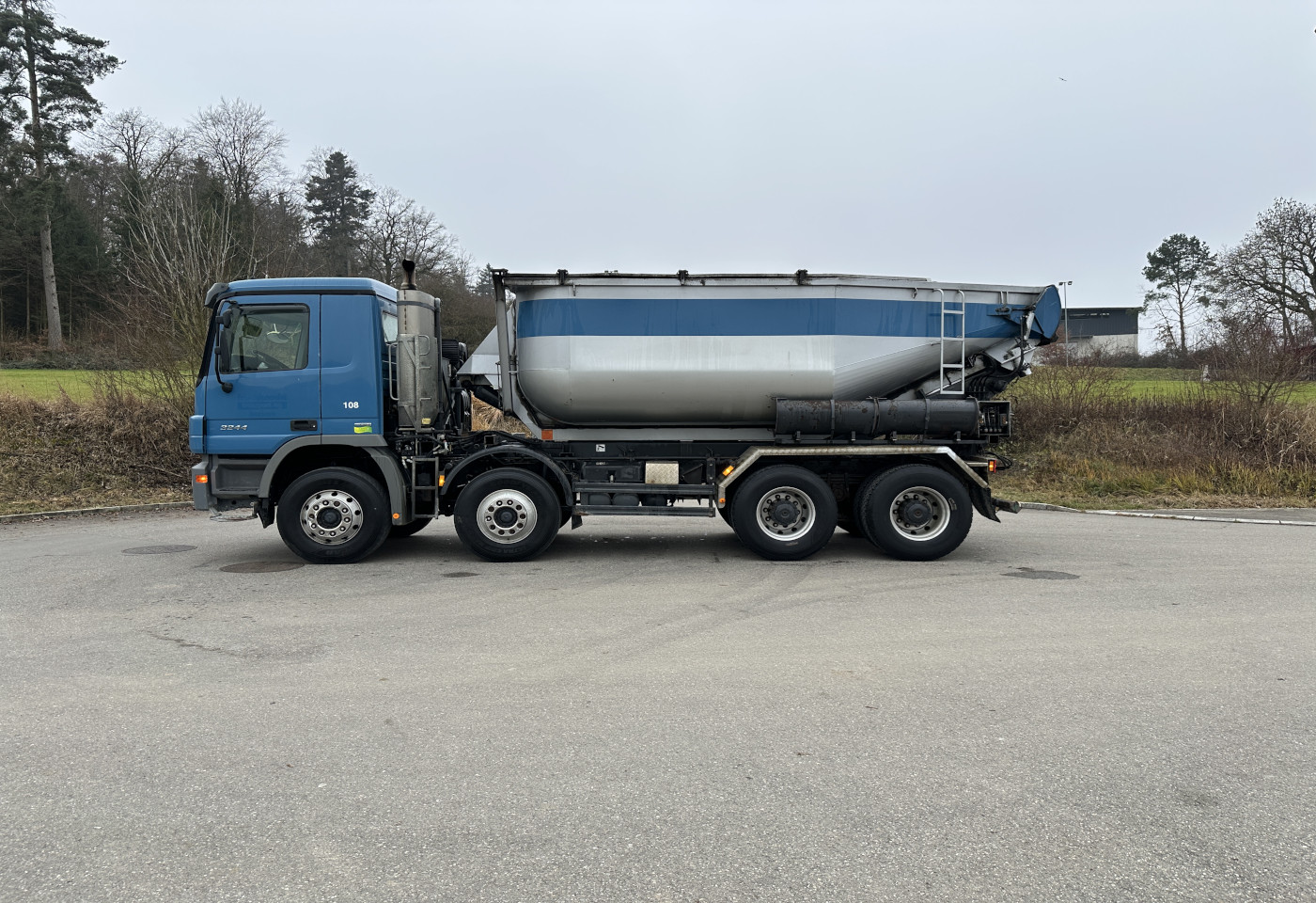 MOTO6625_2782104 vehicle image