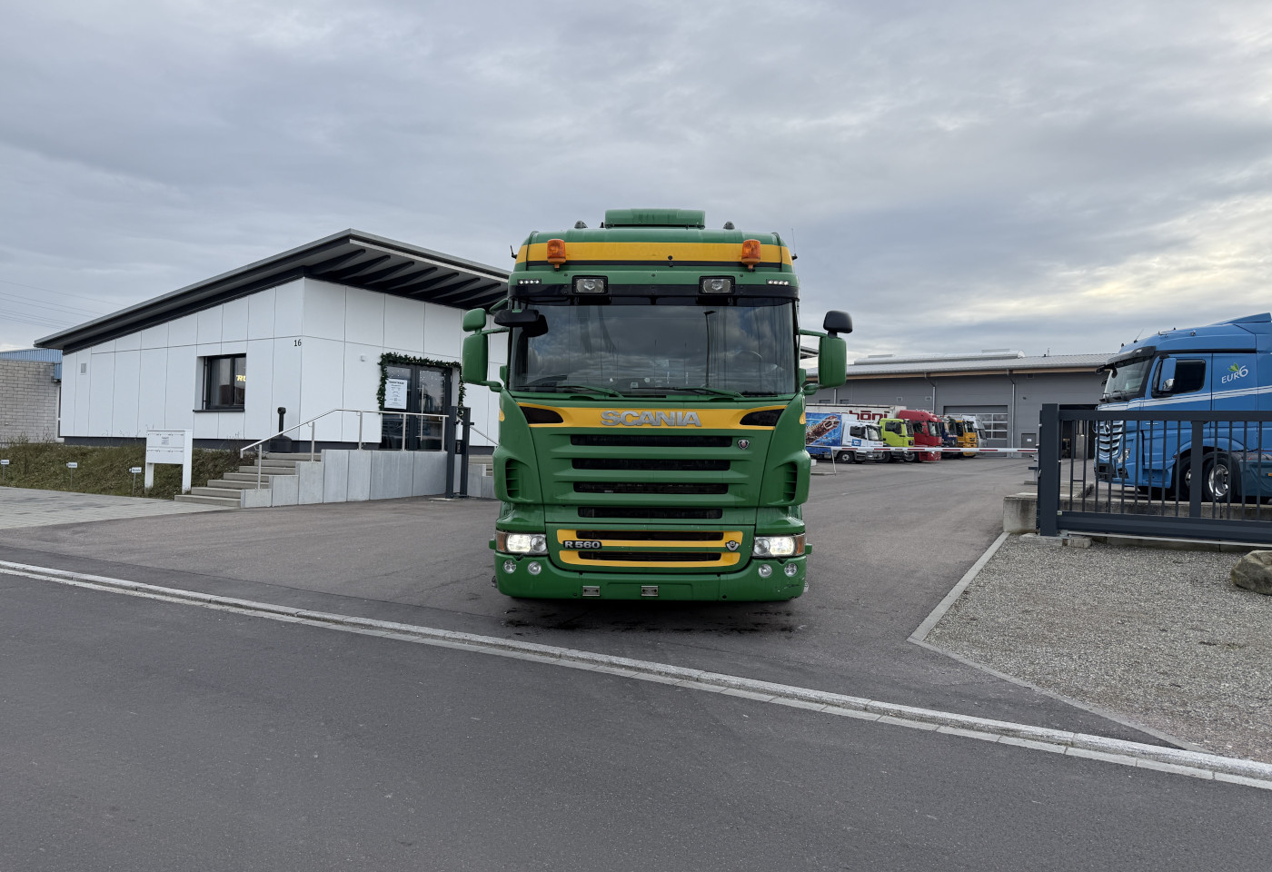 MOTO6625_2783271 vehicle image