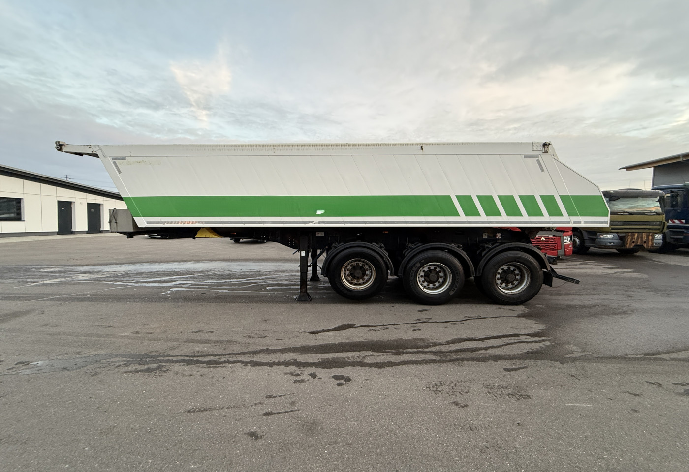 MOTO6625_2783273 vehicle image