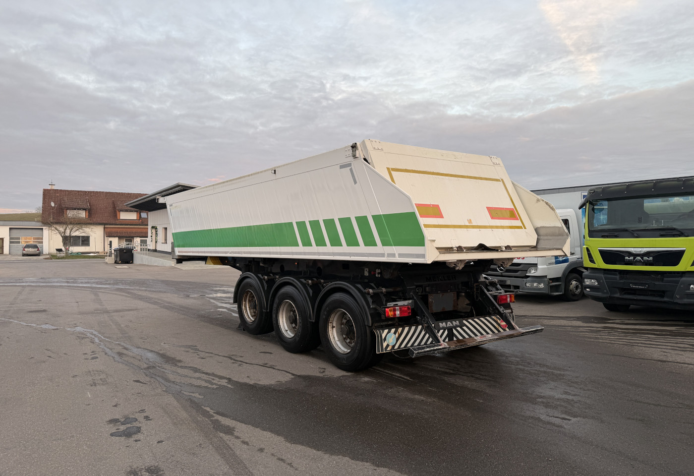 MOTO6625_2783273 vehicle image