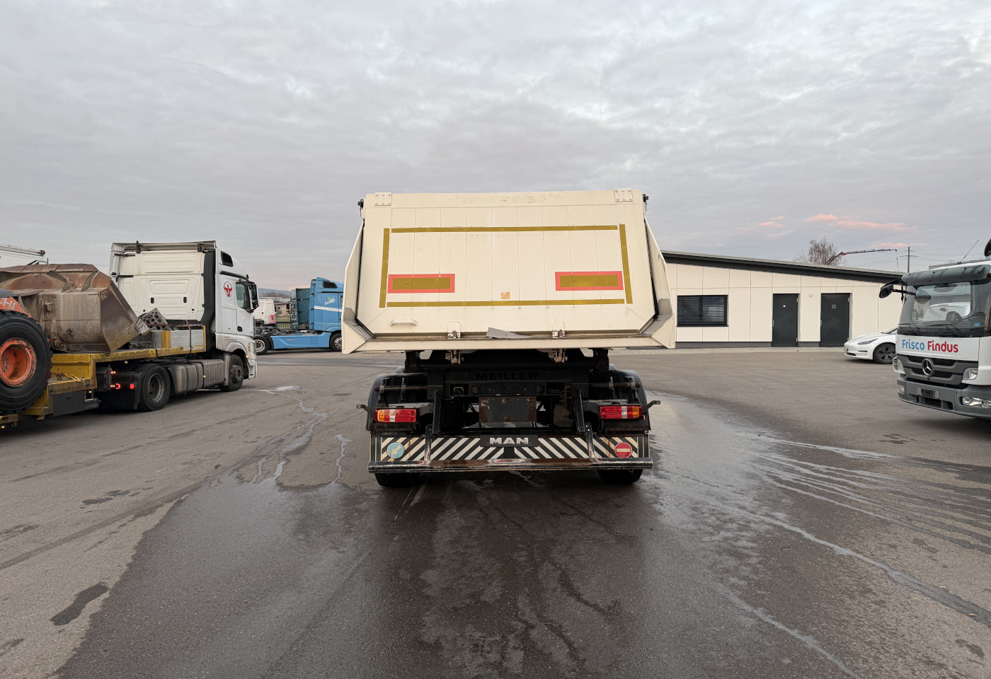 MOTO6625_2783273 vehicle image