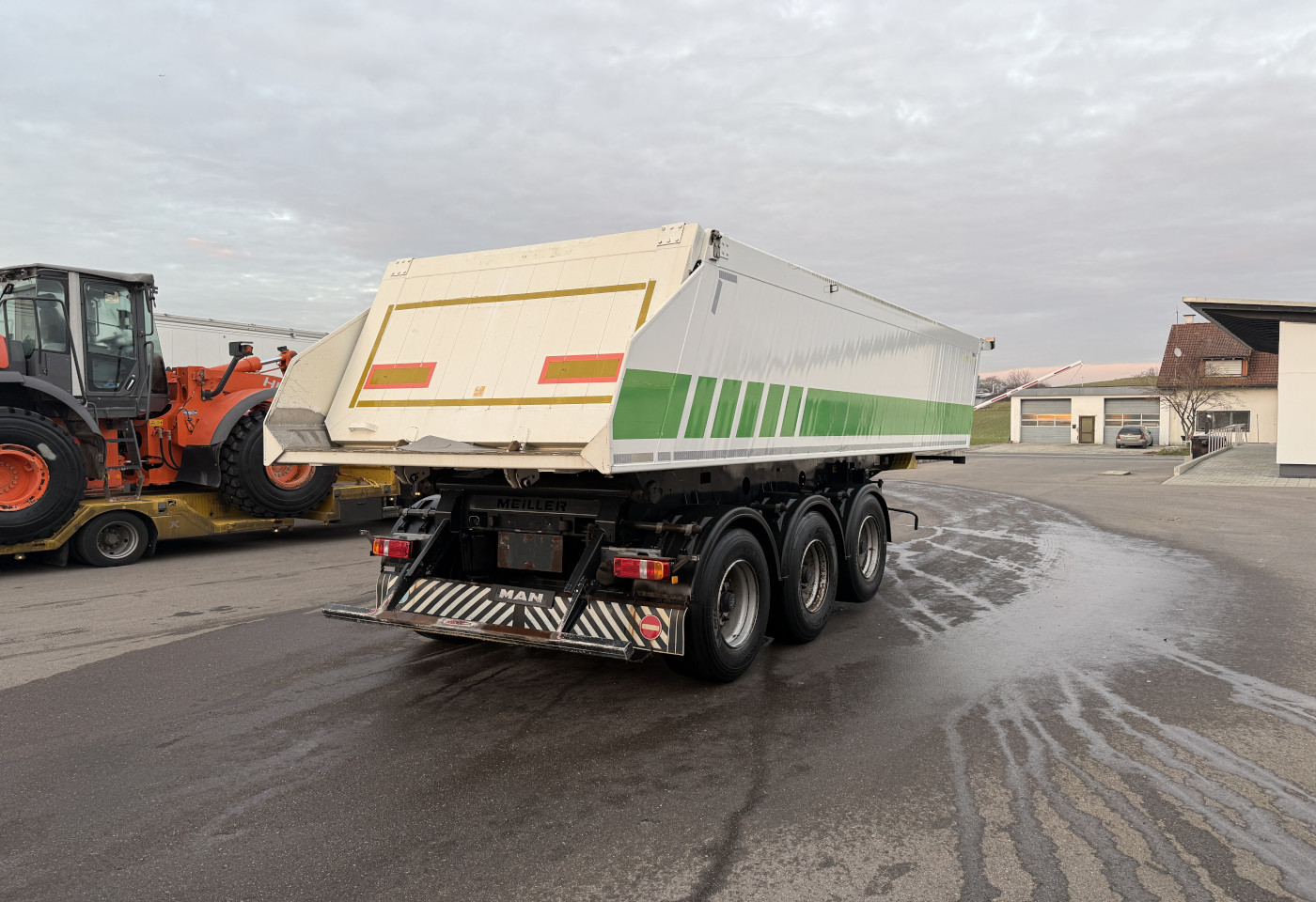 MOTO6625_2783273 vehicle image