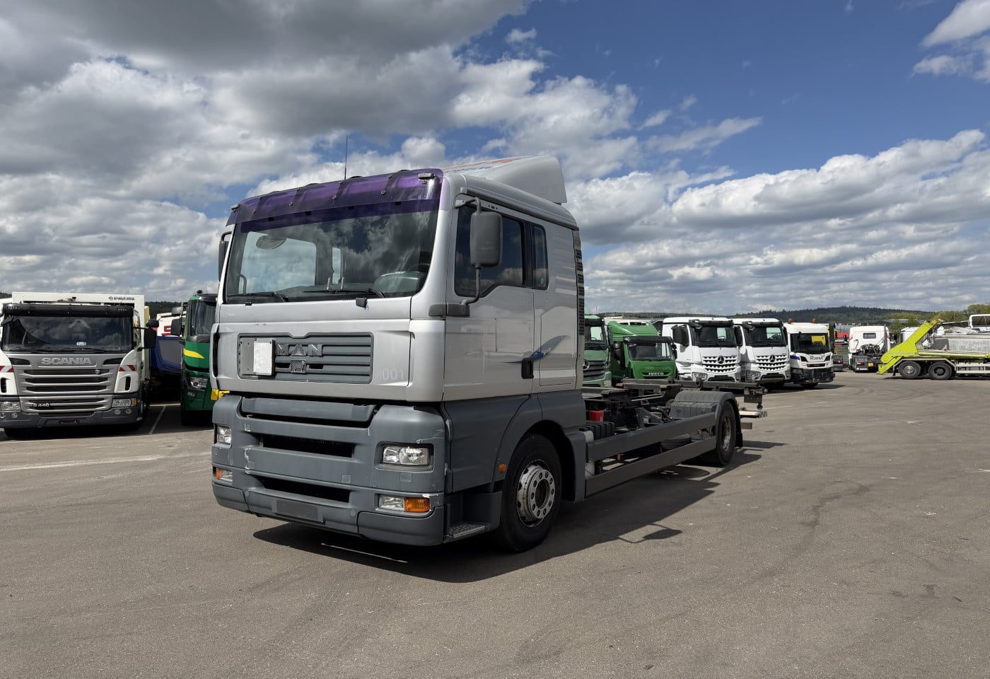 MOTO6625_2891011 vehicle image