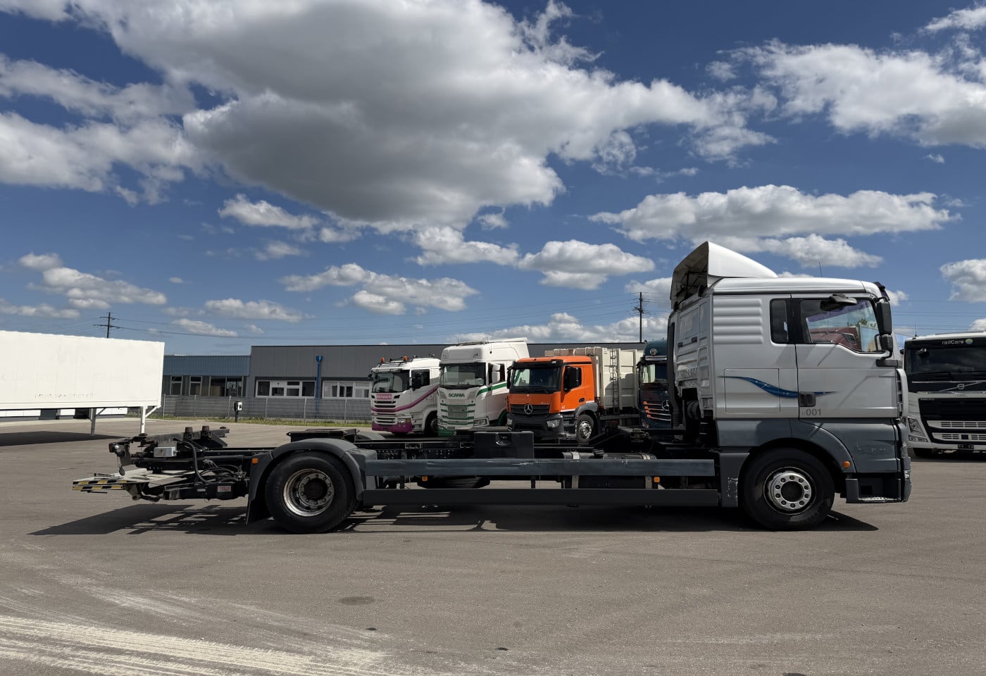 MOTO6625_2891011 vehicle image