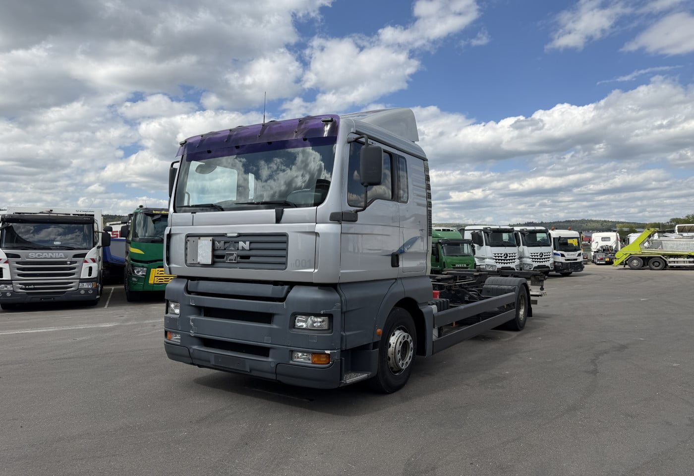 MOTO6625_2891011 vehicle image