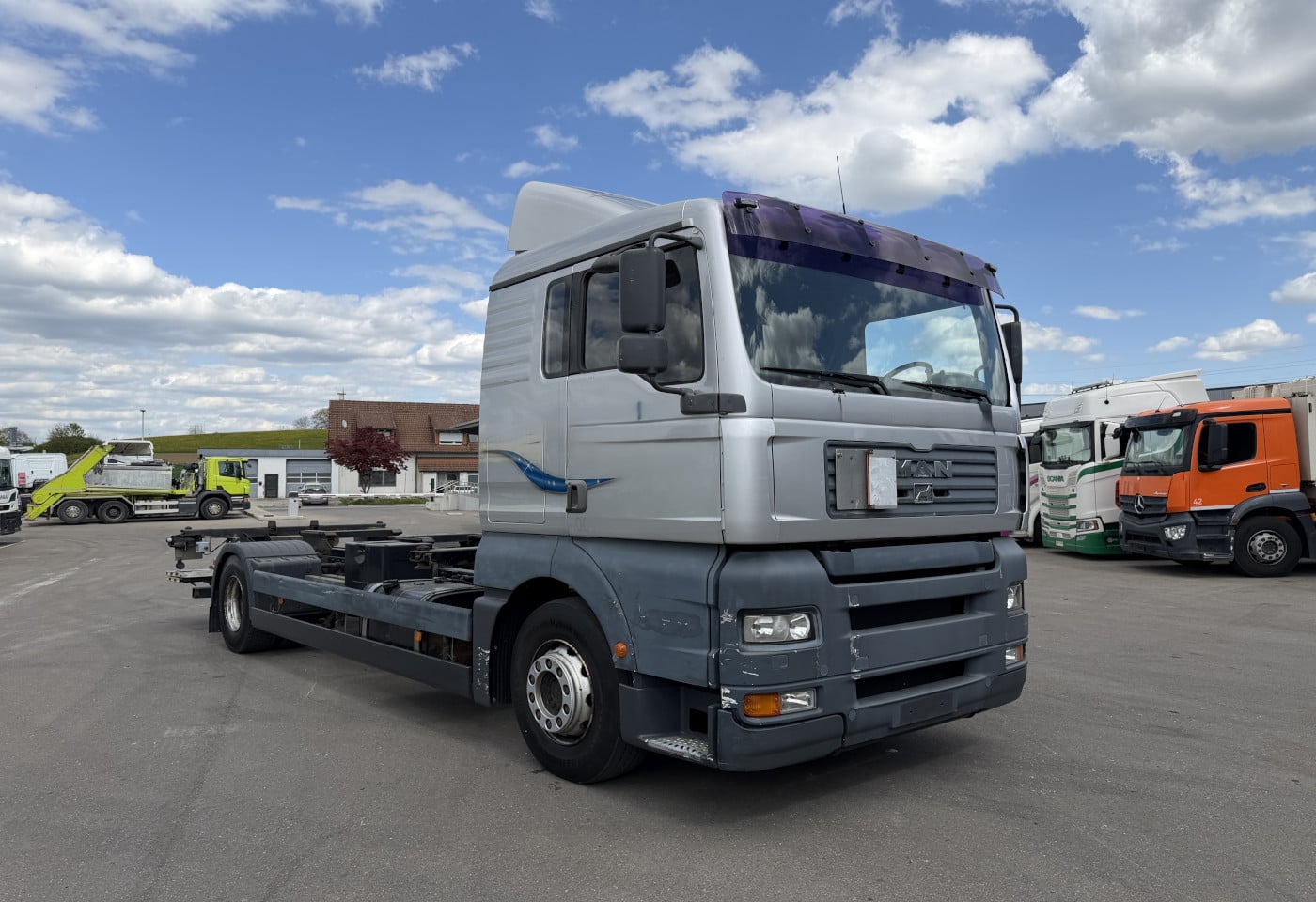 MOTO6625_2891011 vehicle image