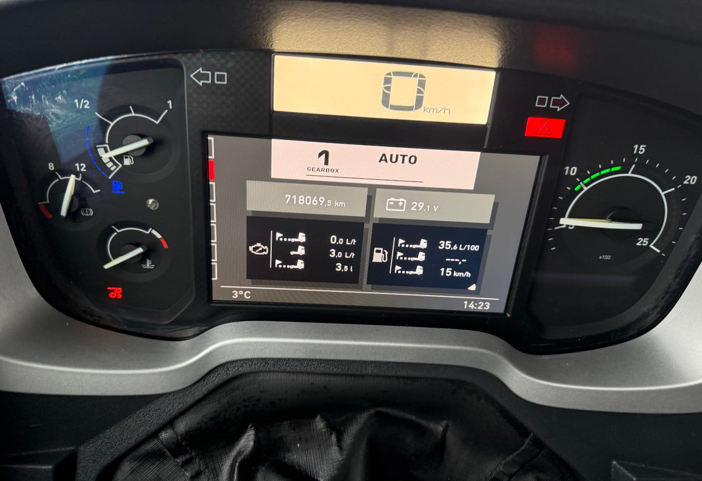 MOTO6625_2785180 vehicle image