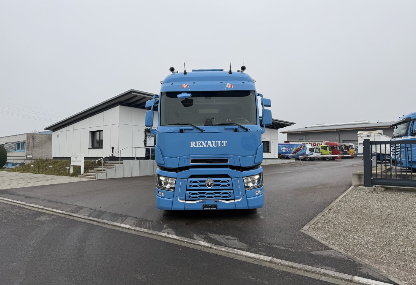 MOTO6625_2785180 vehicle image