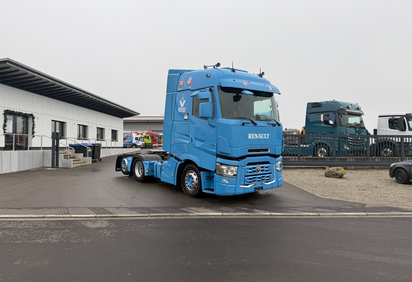 MOTO6625_2785180 vehicle image