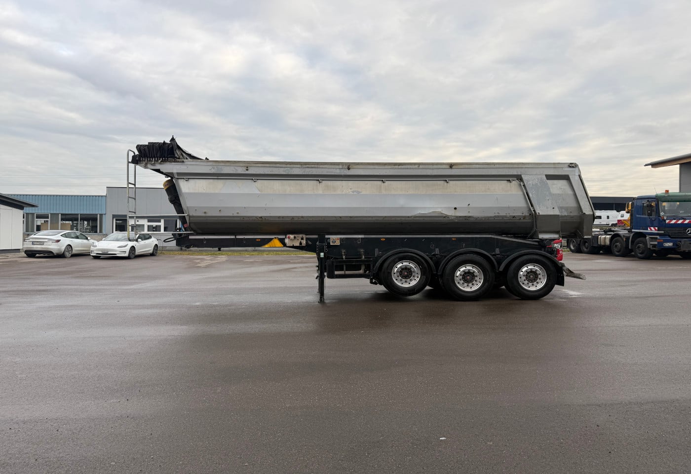 MOTO6625_2784548 vehicle image