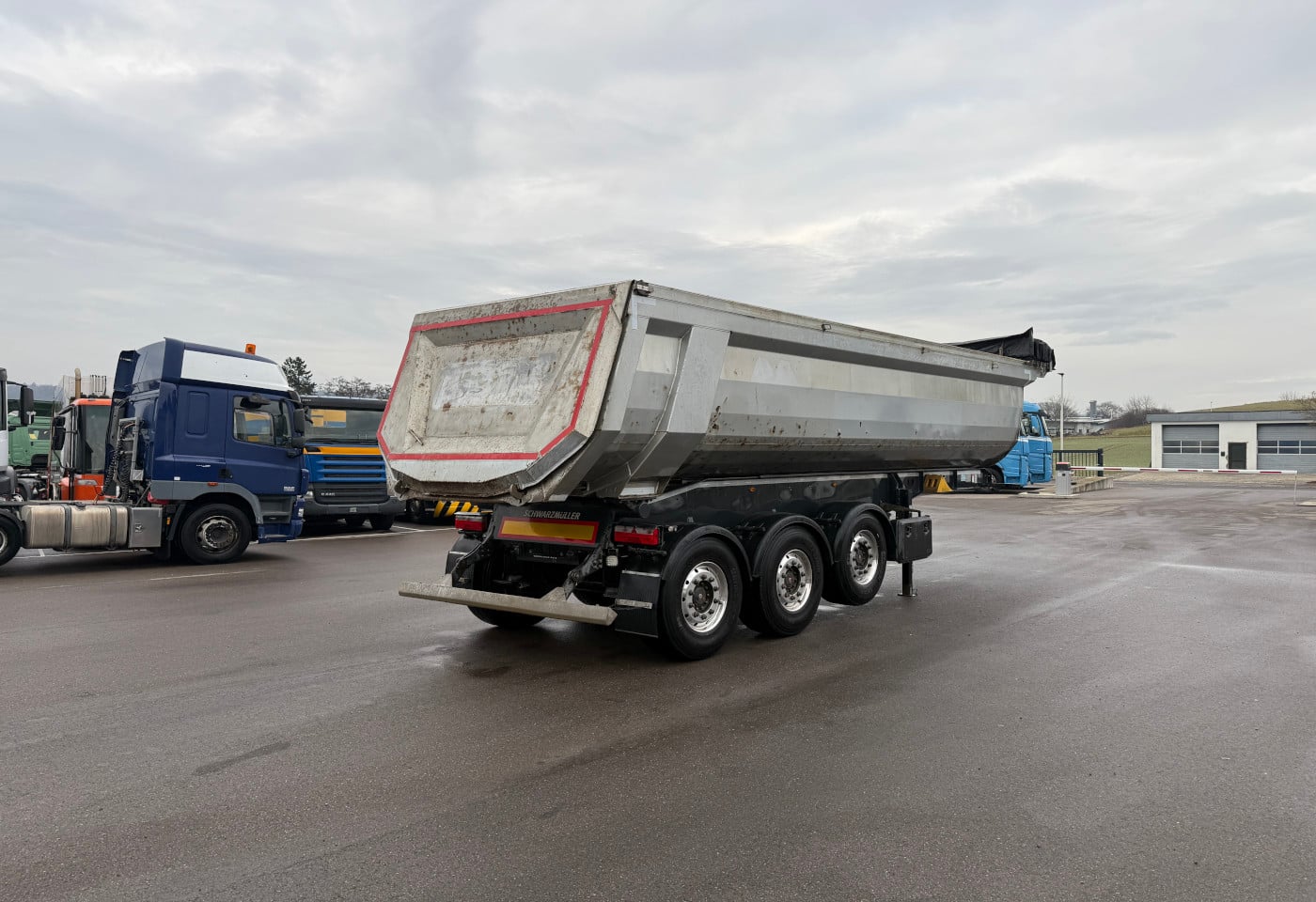 MOTO6625_2784548 vehicle image