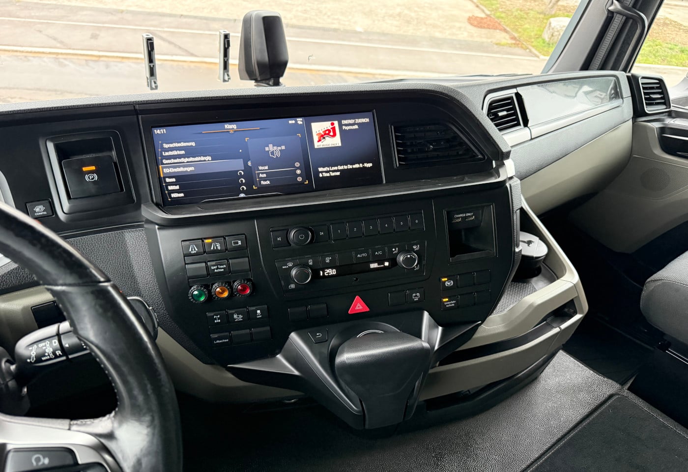 MOTO6625_2787700 vehicle image