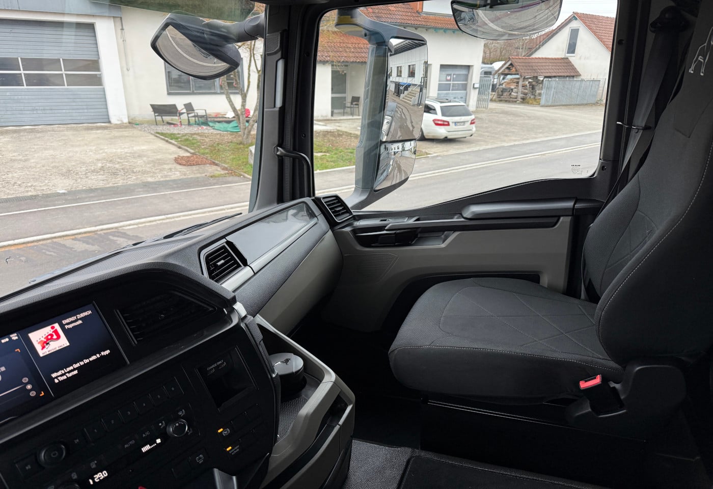 MOTO6625_2787700 vehicle image