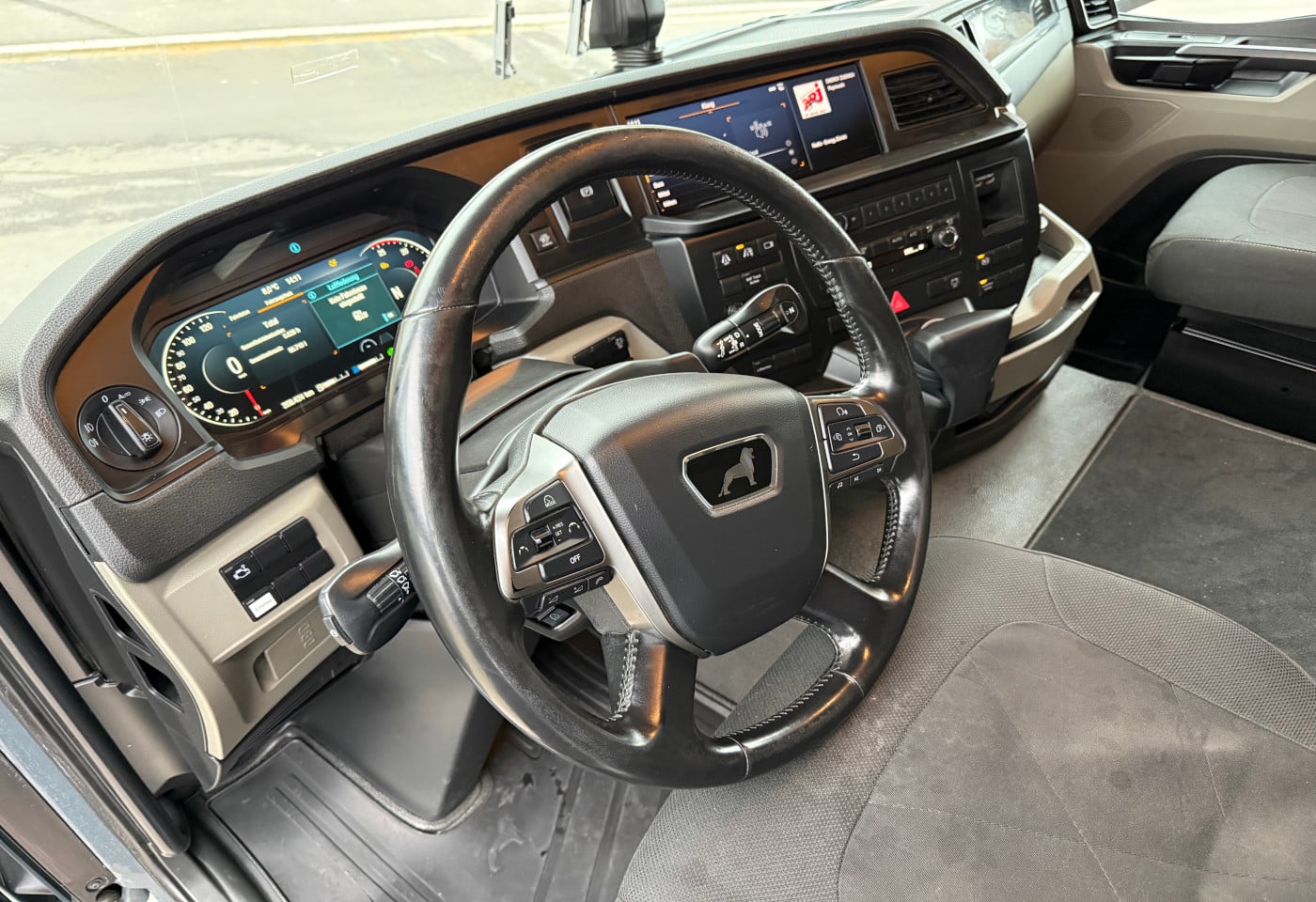 MOTO6625_2787700 vehicle image