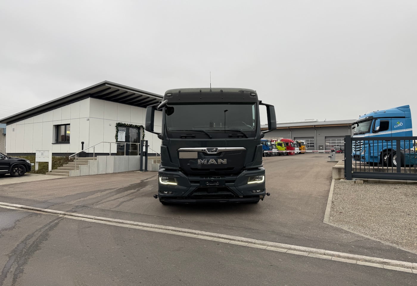 MOTO6625_2787700 vehicle image