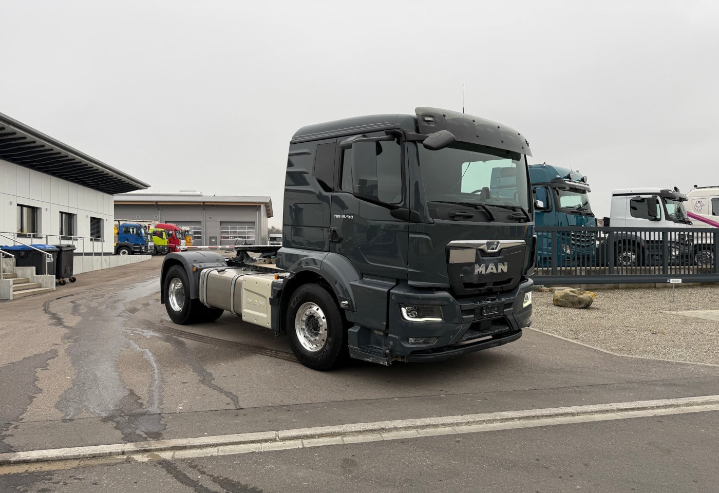 MOTO6625_2787700 vehicle image