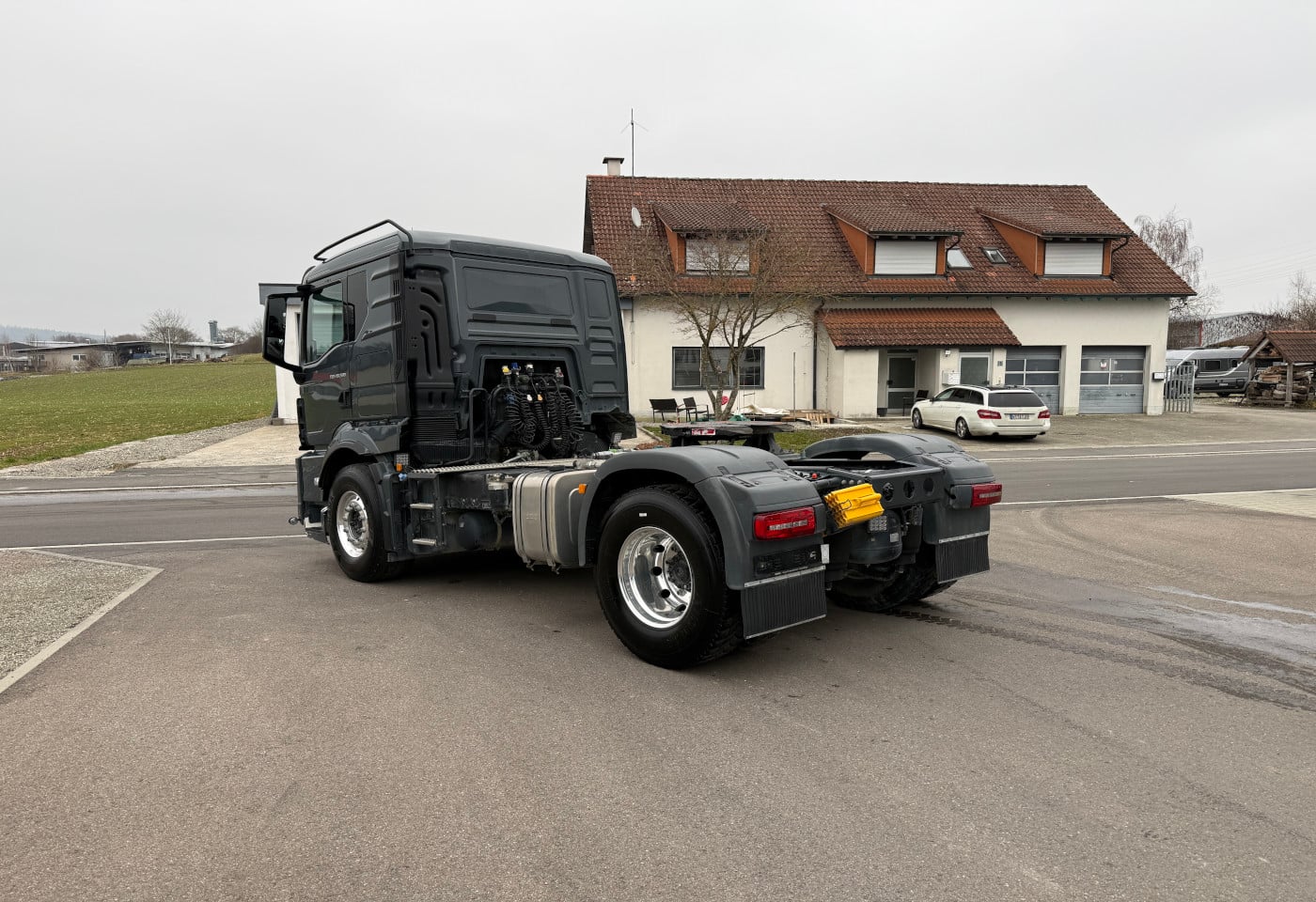 MOTO6625_2787700 vehicle image