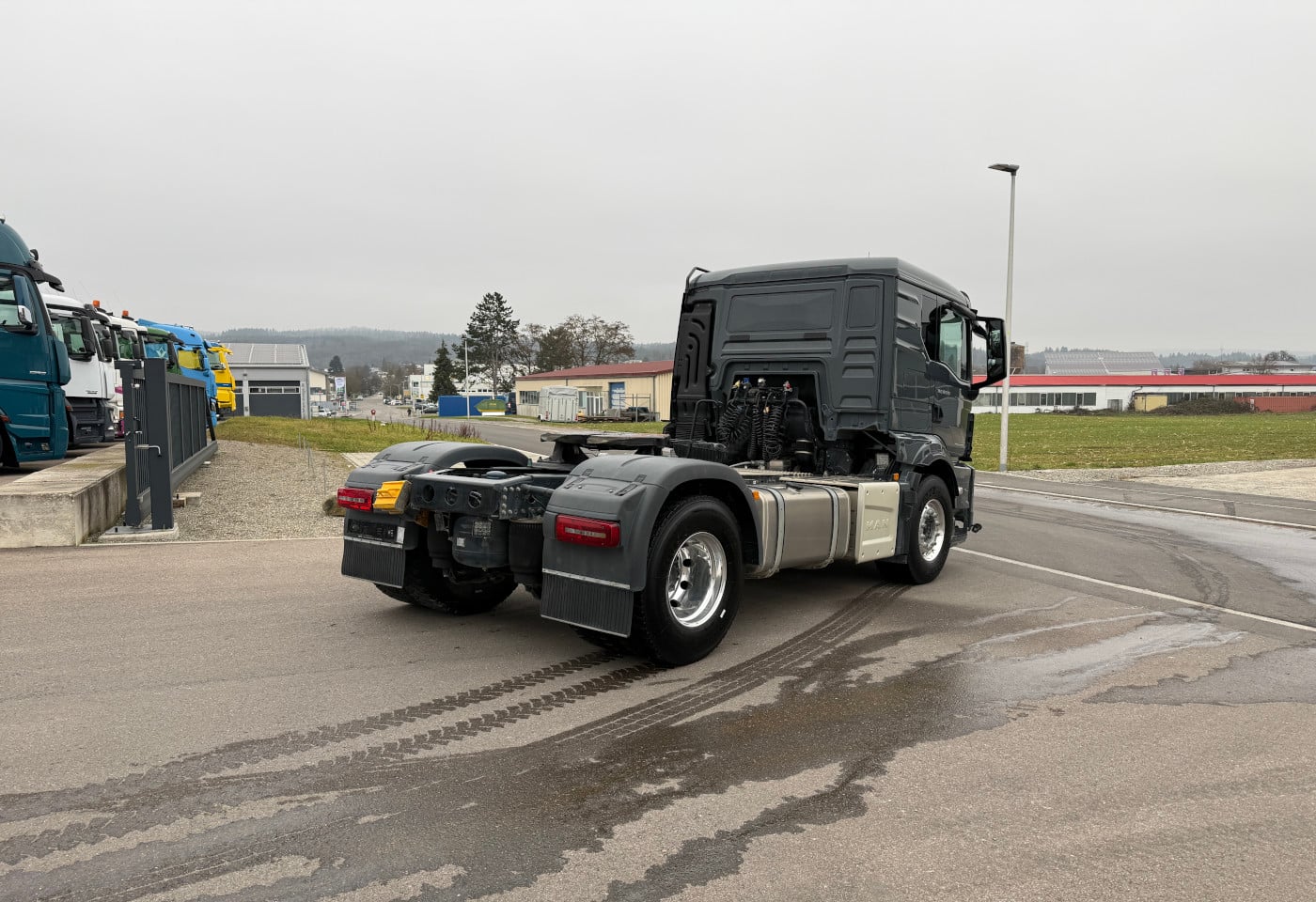 MOTO6625_2787700 vehicle image