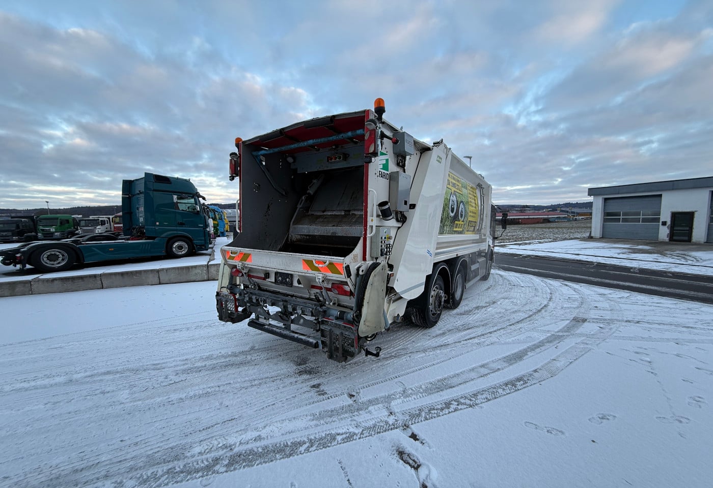 MOTO6625_2799386 vehicle image