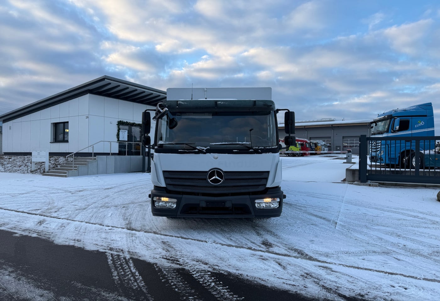 MOTO6625_2797357 vehicle image