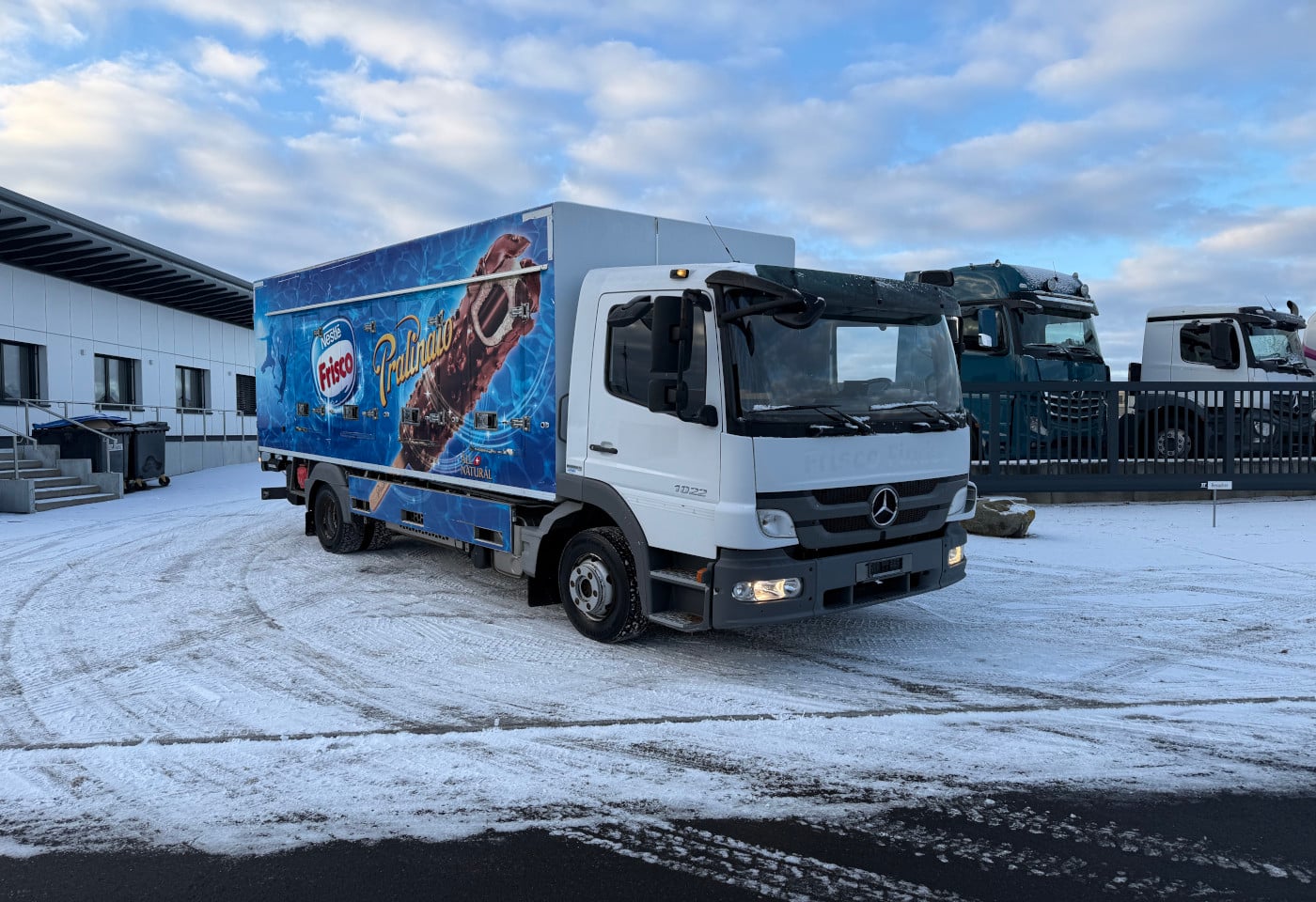 MOTO6625_2797358 vehicle image