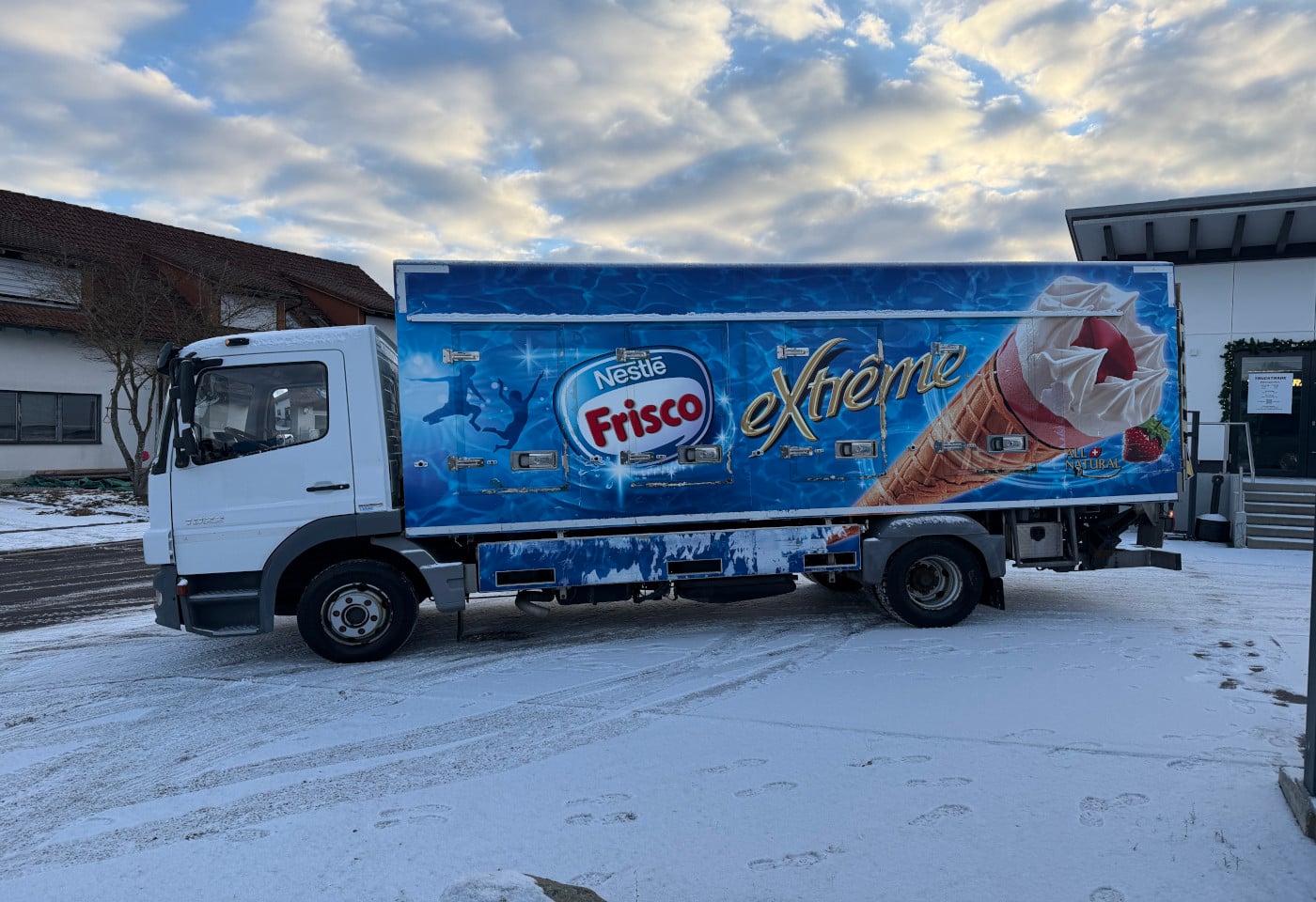 MOTO6625_2797358 vehicle image