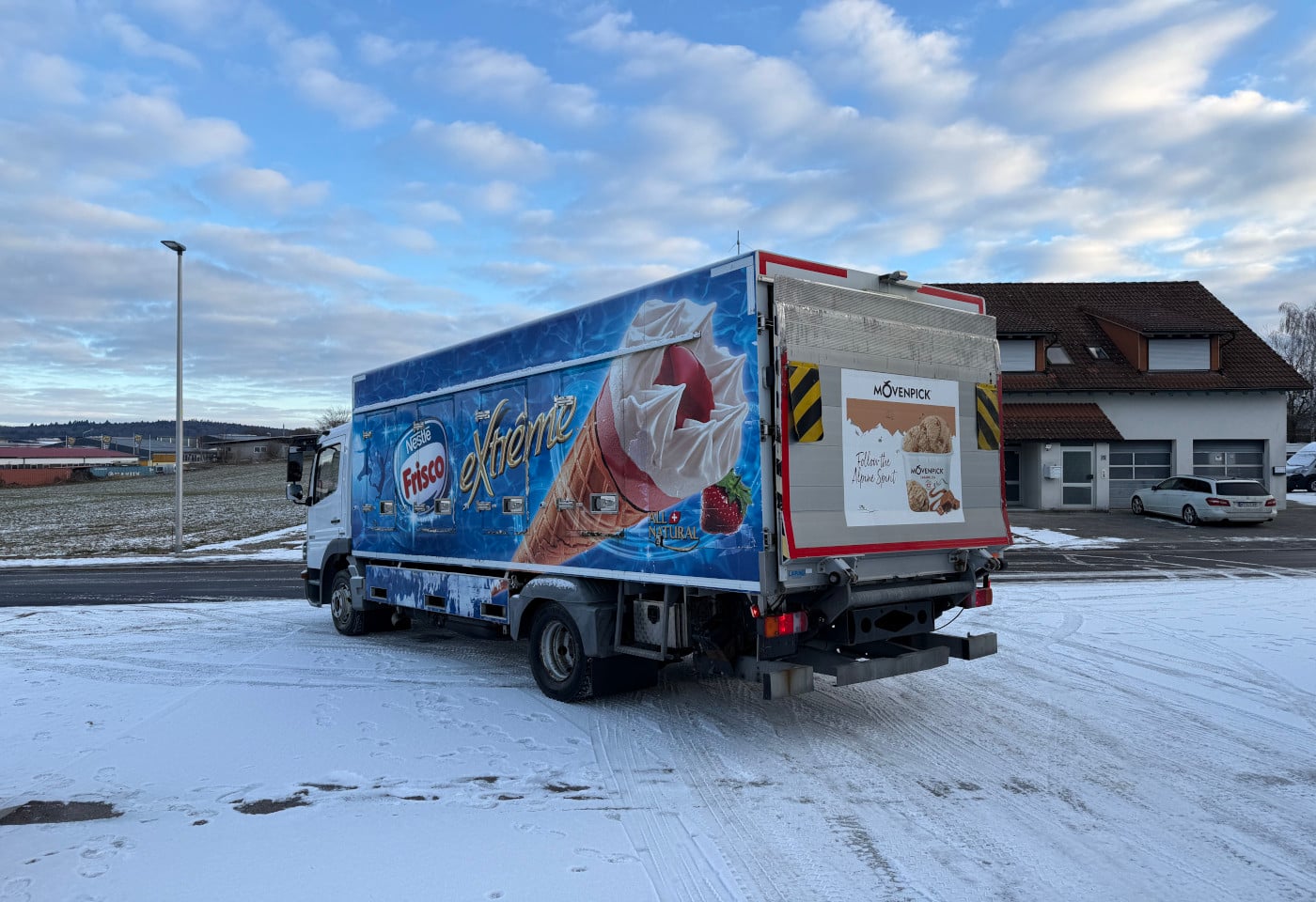 MOTO6625_2797358 vehicle image