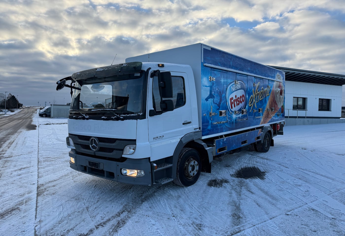 MOTO6625_2797360 vehicle image