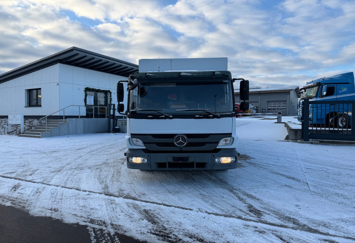 MOTO6625_2797360 vehicle image