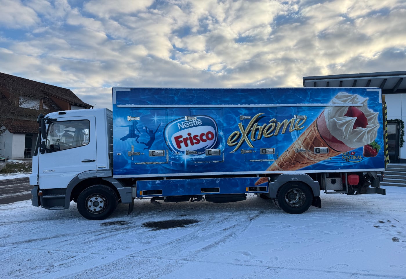 MOTO6625_2797360 vehicle image