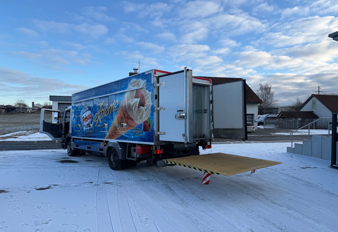 MOTO6625_2797360 vehicle image