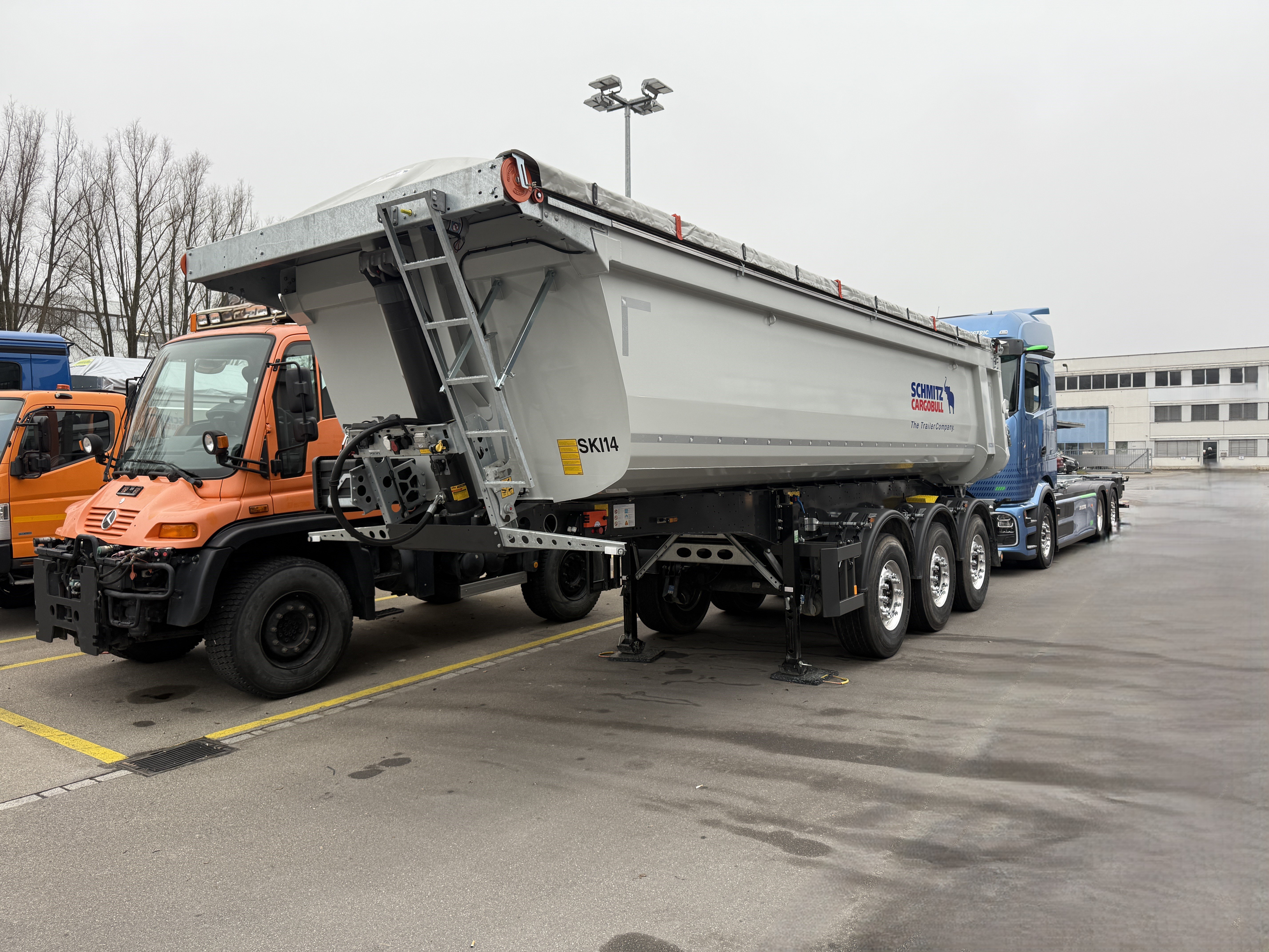 MOTO6625_2809811 vehicle image