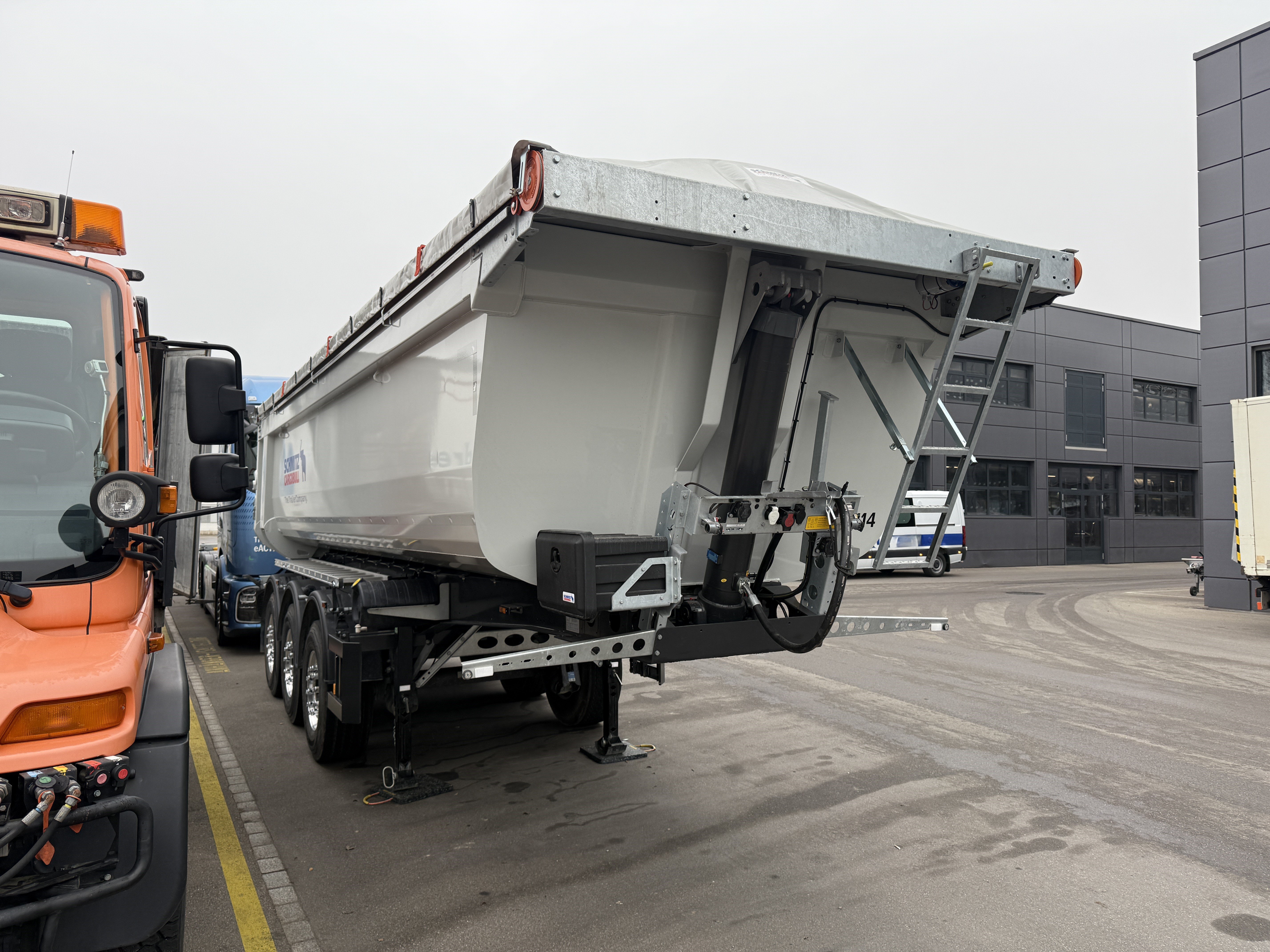 MOTO6625_2809811 vehicle image