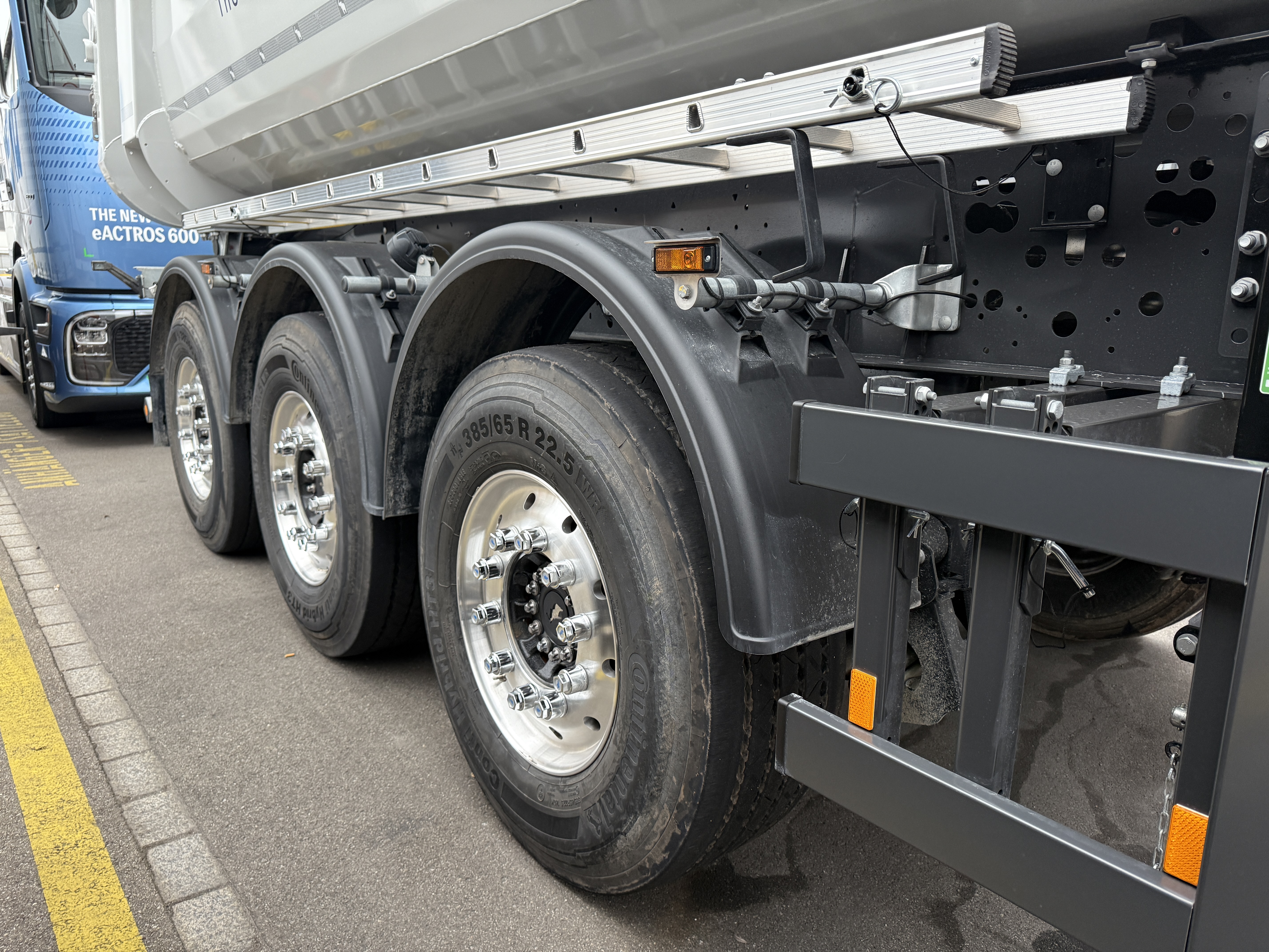 MOTO6625_2809811 vehicle image