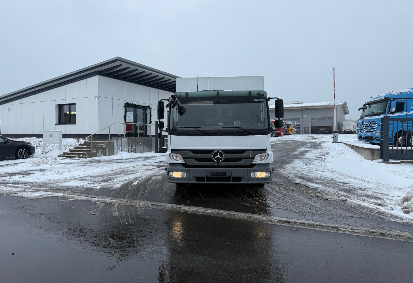 MOTO6625_2800008 vehicle image