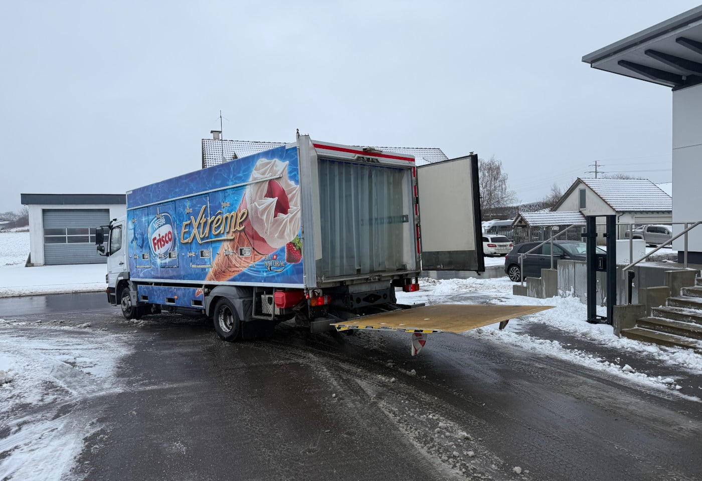 MOTO6625_2800008 vehicle image