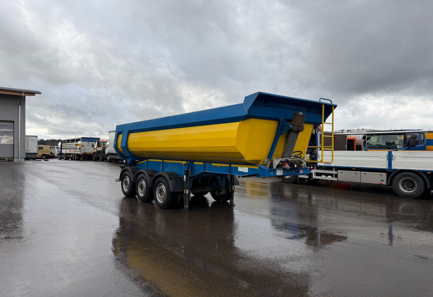 MOTO6625_2801085 vehicle image