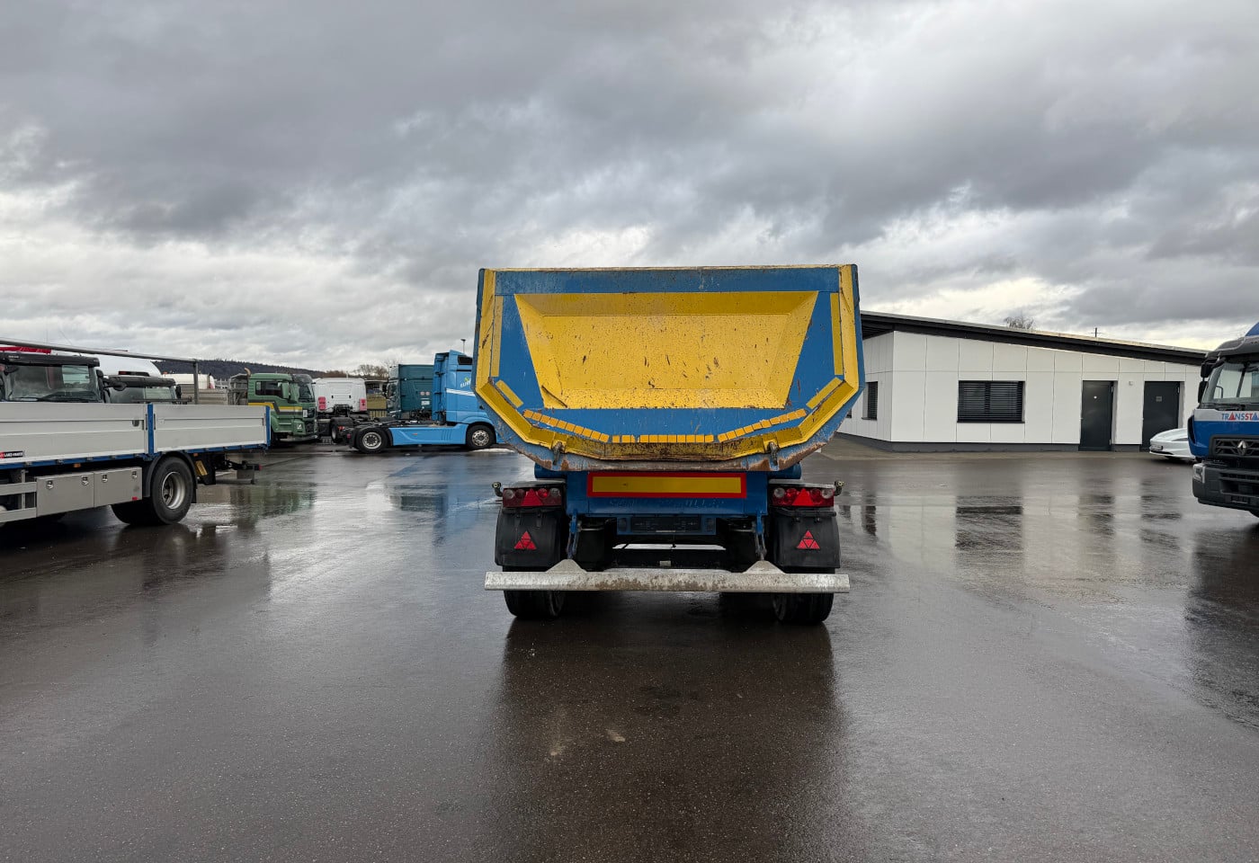 MOTO6625_2801085 vehicle image