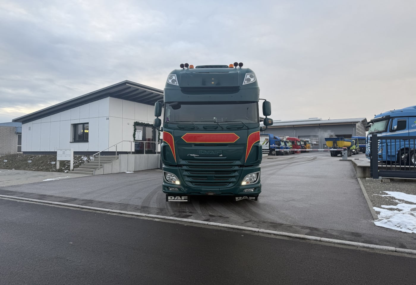 MOTO6625_2802811 vehicle image