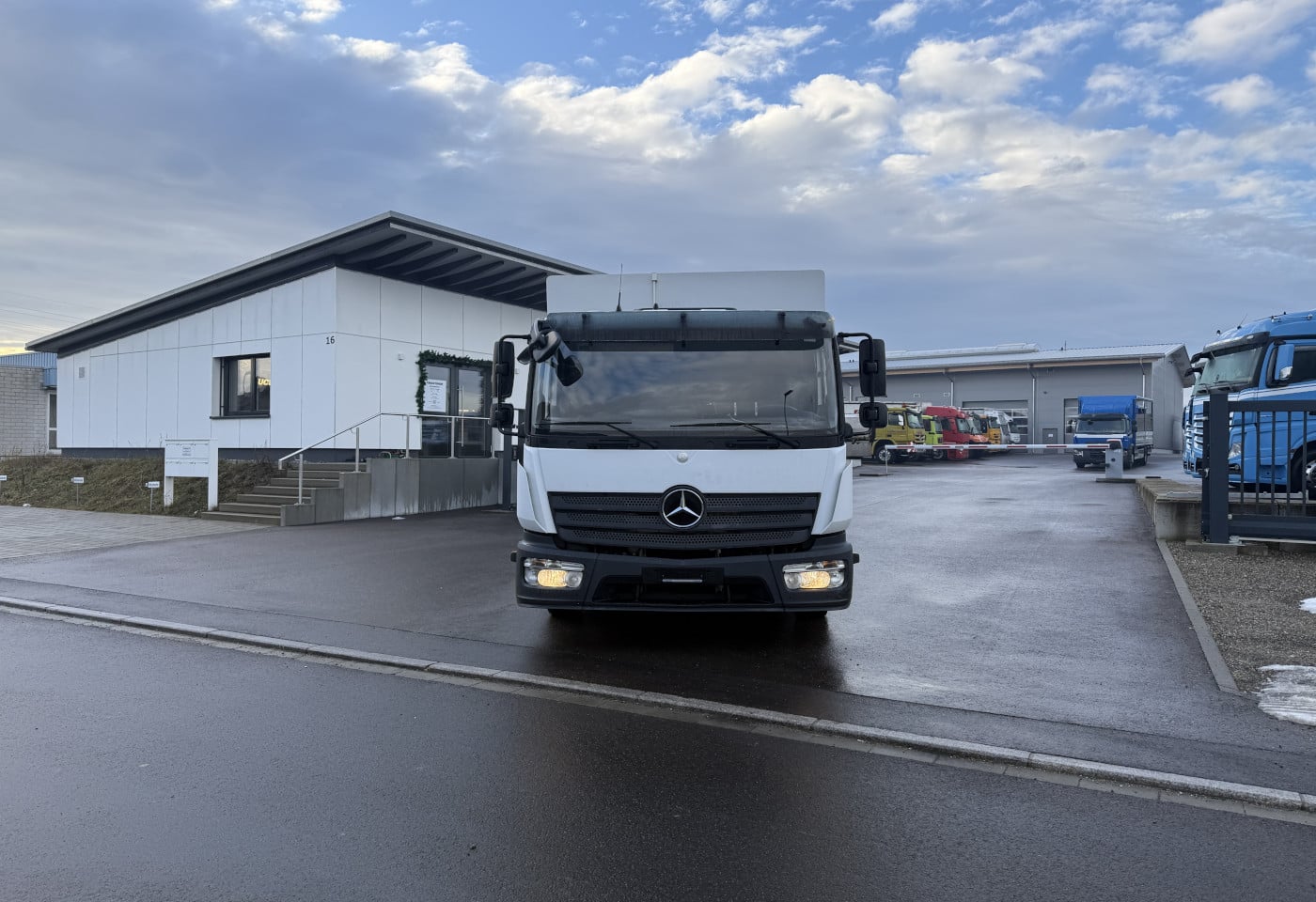 MOTO6625_2806824 vehicle image