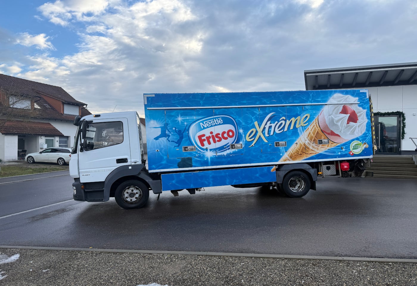 MOTO6625_2806824 vehicle image