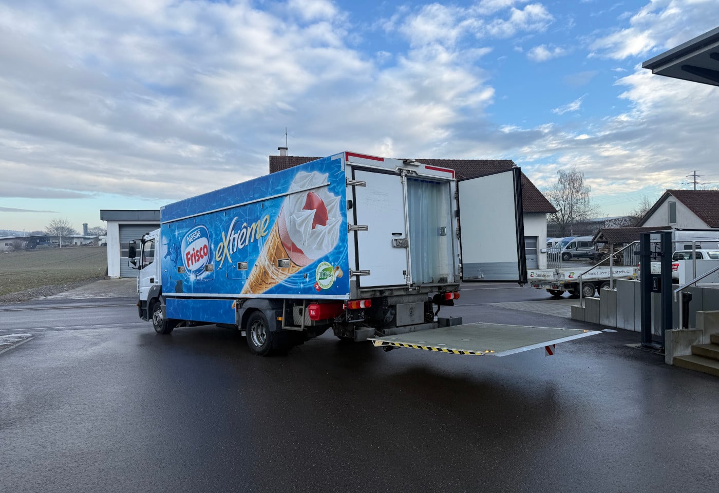 MOTO6625_2806824 vehicle image