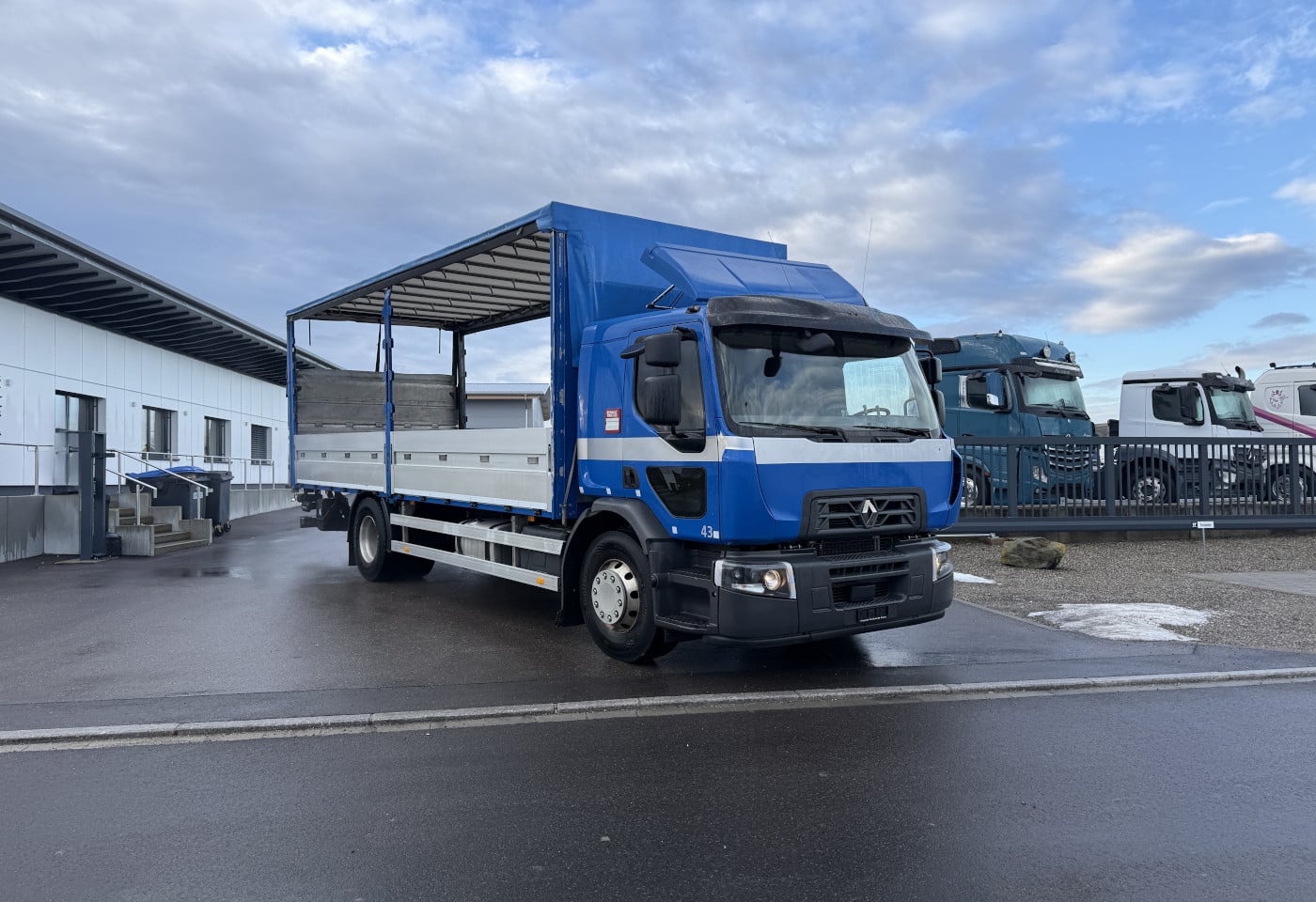 MOTO6625_2806102 vehicle image